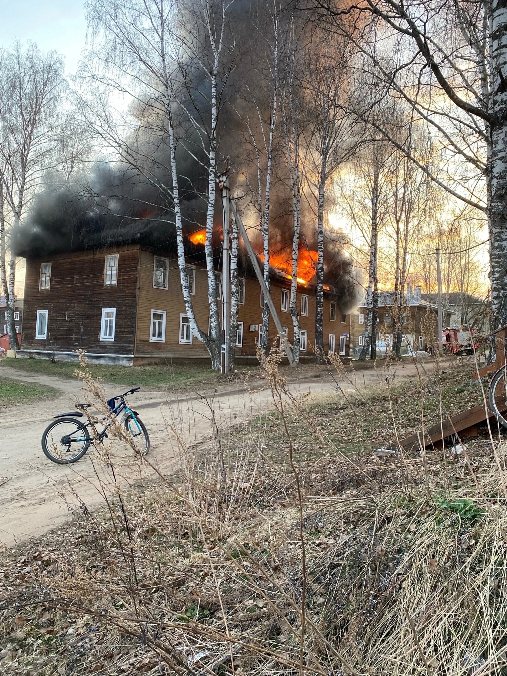 Многоквартирный дом едва не сгорел в Красавино: есть пострадавший